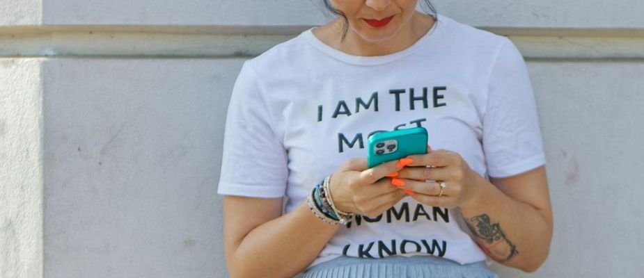 Looks com t-shirt: Transforme o básico em estilo!