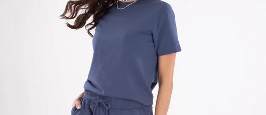 O que é look básico? Descubra o poder da simplicidade com estilo.
