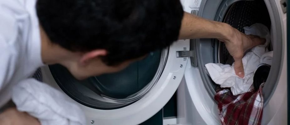 Como tirar cheiro de mofo das camisetas - Dezzato!