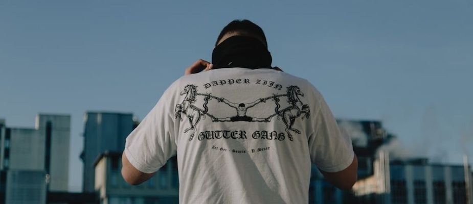 Como Tirar Estampa Emborrachada de Camiseta - Dezzato! Como Tirar Estampa Emborrachada de Camiseta - Dezzato!