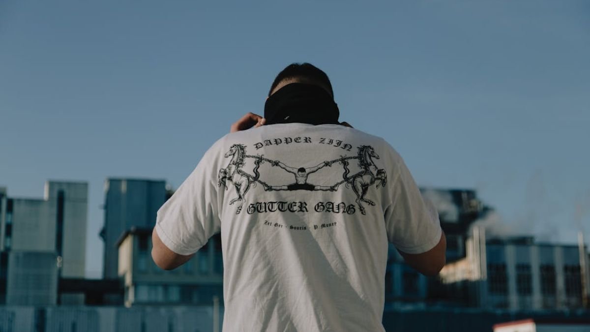 camisa com parte de tras estampada