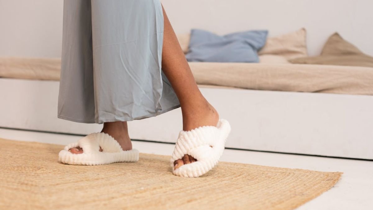 chinelo branco de pelucia