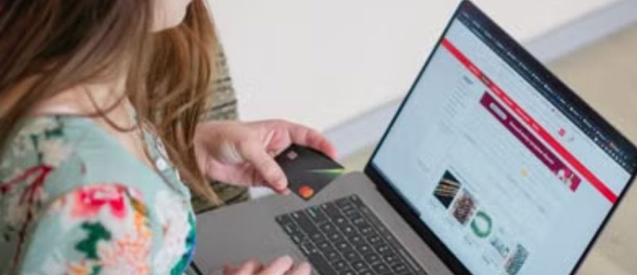 Dicas para comprar roupas online e escolher peças com mais segurança! Dicas para comprar roupas online e escolher peças com mais segurança!